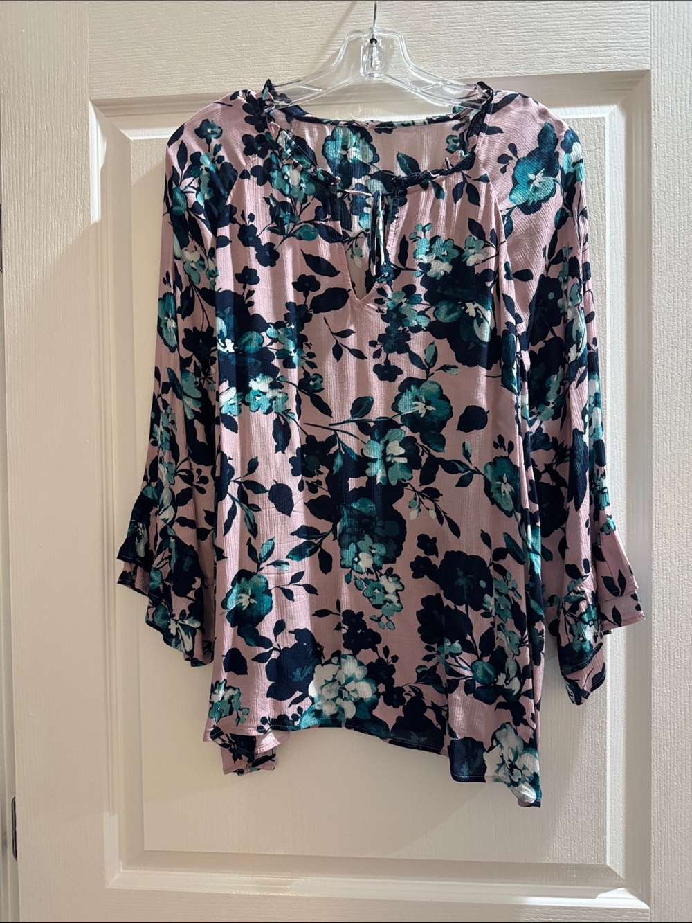 JJill Women's Pink Floral Peasant Top - Teal & Navy Print
Size XL (tag removed)